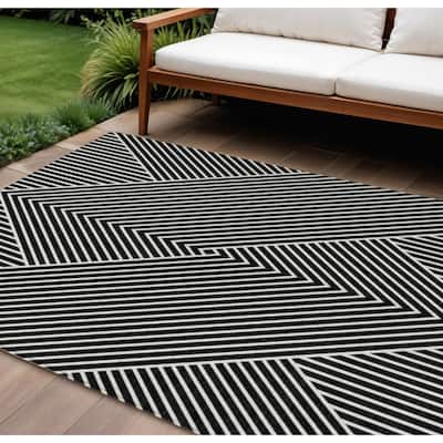 HomeRoots Geometric Transitional Rectangle Outdoor Rug