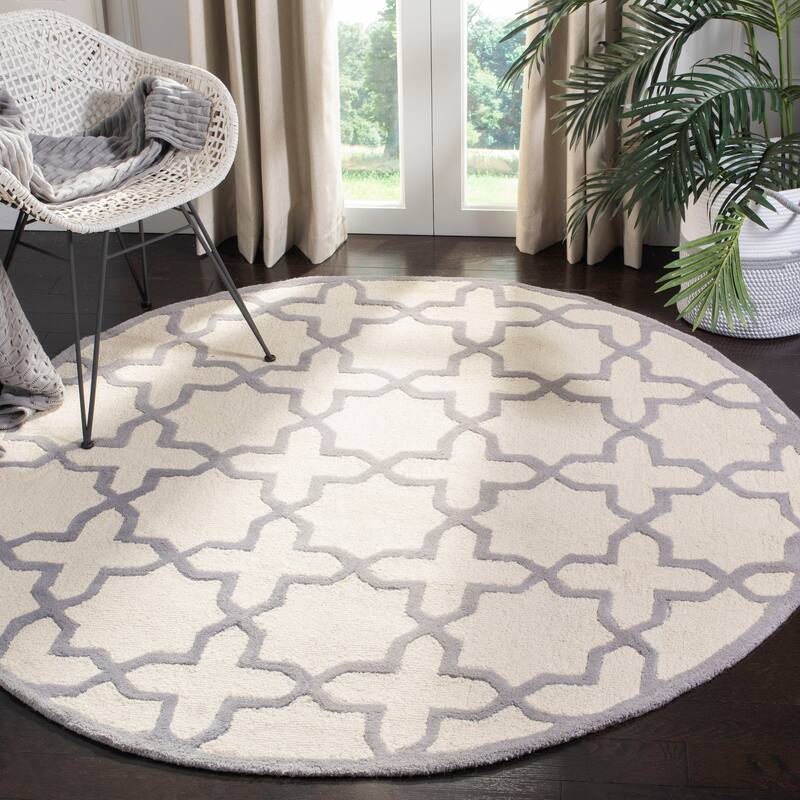 SAFAVIEH Handmade Cambridge Remedios Geometric Wool Rug - 6' Round - Ivory/Silver
