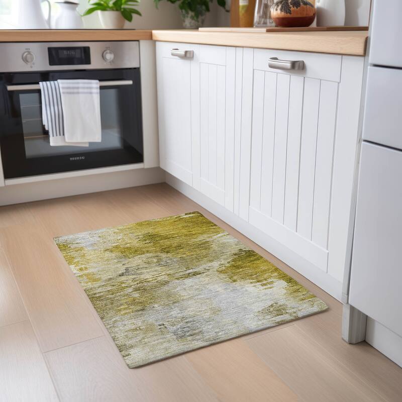 Machine Washable Indoor/ Outdoor Chantille Abstract Ombre Rug - Gold - 1'8" x 2'6"