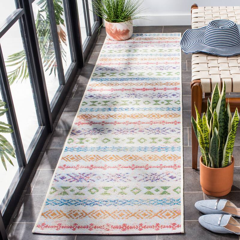 SAFAVIEH Summer Anton Boho Indoor/ Outdoor Waterproof Patio Backyard Rug