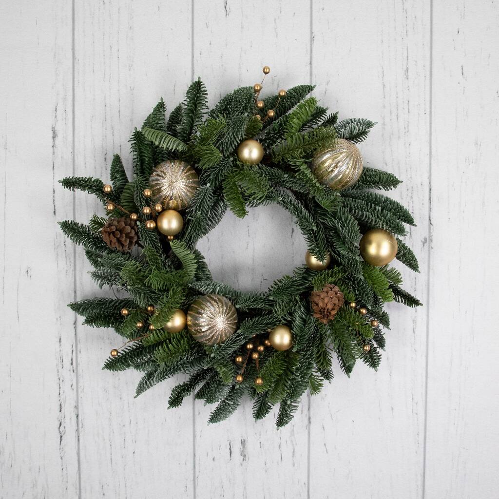 Pine Gold Ornaments Pine Cones Artificial Christmas Wreath 22-Inch