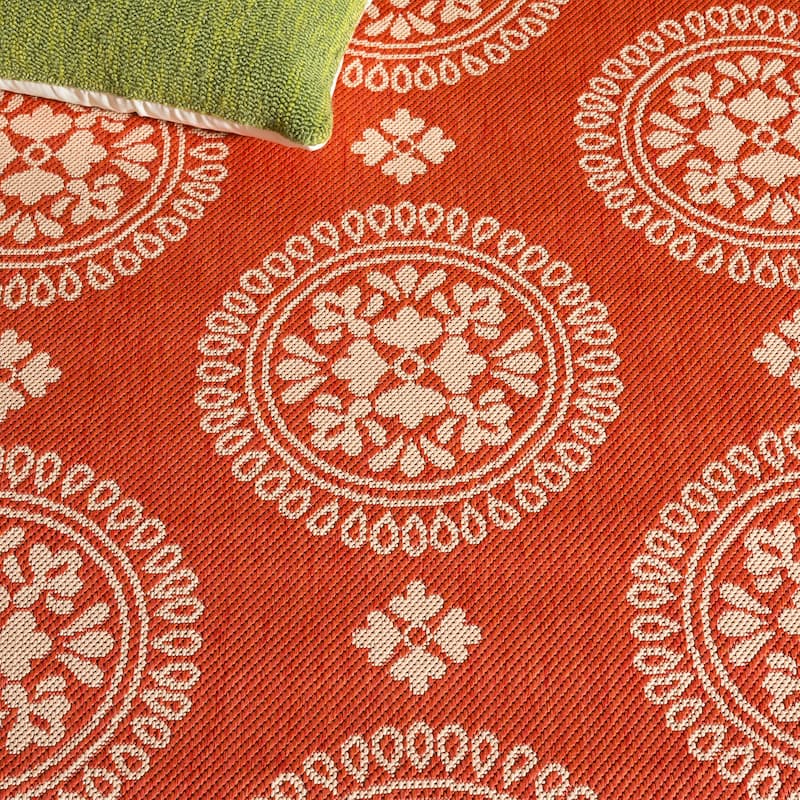 SAFAVIEH Courtyard Lyndy Rug