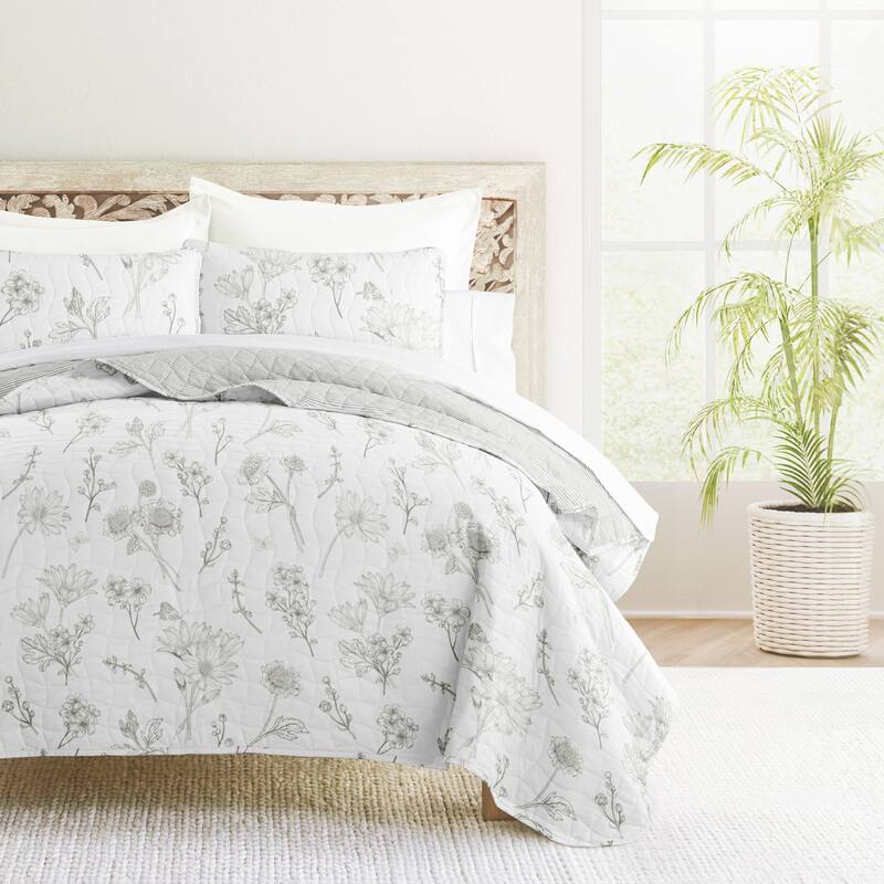 Becky Cameron All Season 3 Piece Floral Reversible Quilt Set