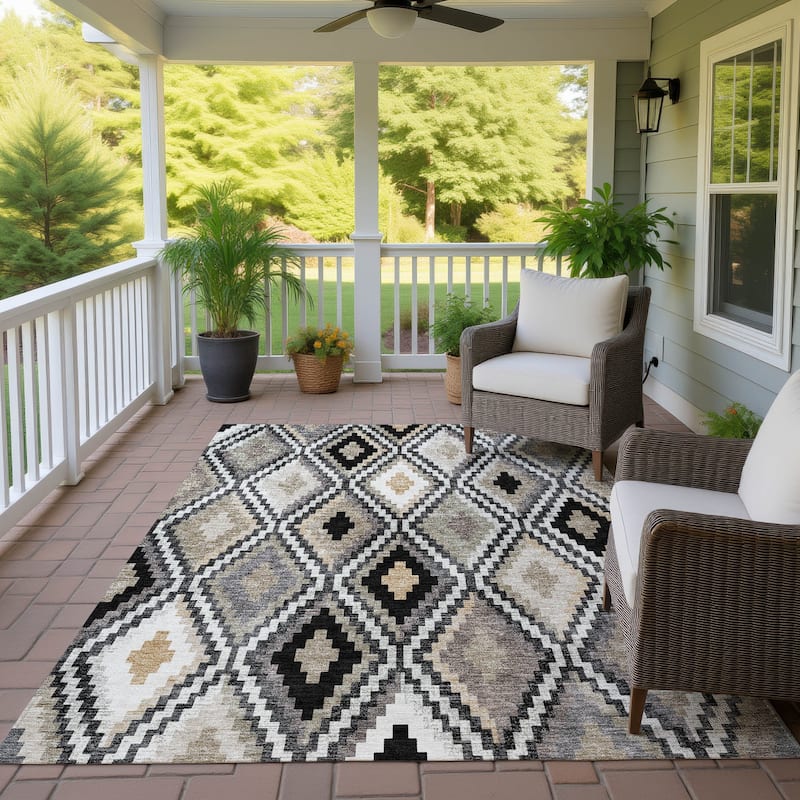 Machine Washable Indoor/ Outdoor Global Geo Chantille Rug