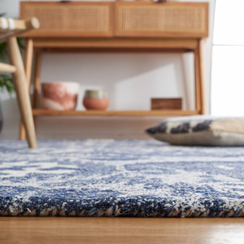 SAFAVIEH Handmade Ikat Ekaterini Bohemian Wool Rug