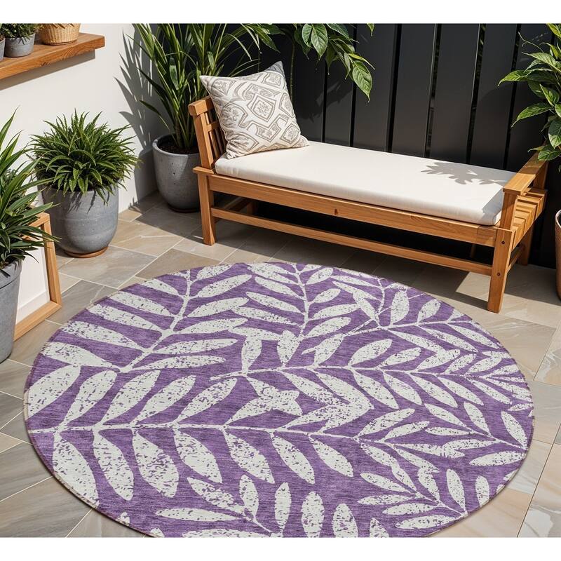 HomeRoots Floral Transitional Rectangle Outdoor Rug - 8' Round