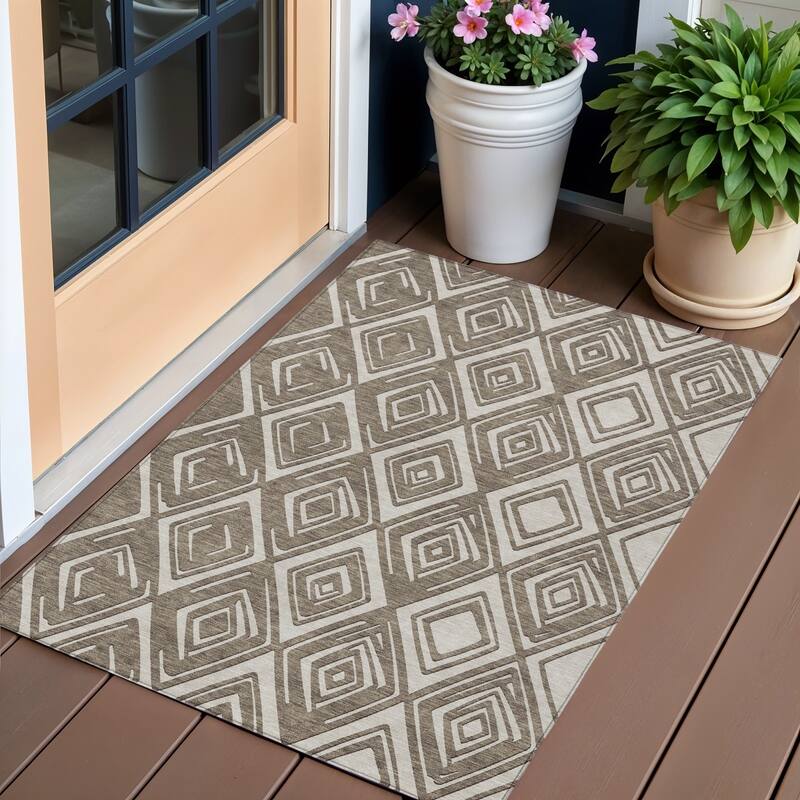 HomeRoots Geometric Transitional Rectangle Outdoor Rug - 3' x 5'
