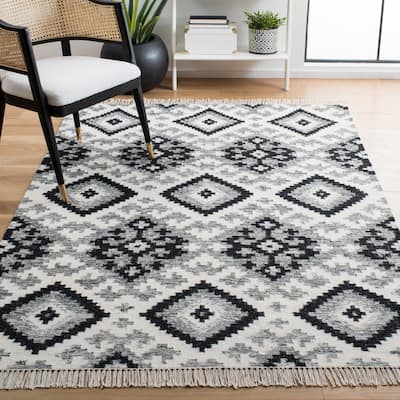 SAFAVIEH Handmade Kilim Luzi Moroccan Boho Wool Fringe Rug