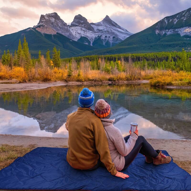 Outdoor Lightweight Puffy Camping Blanket