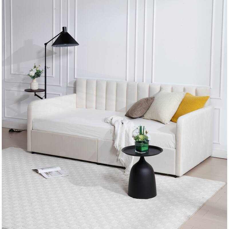 Luxurious Upholstered Daybed with Versatile Storage Options