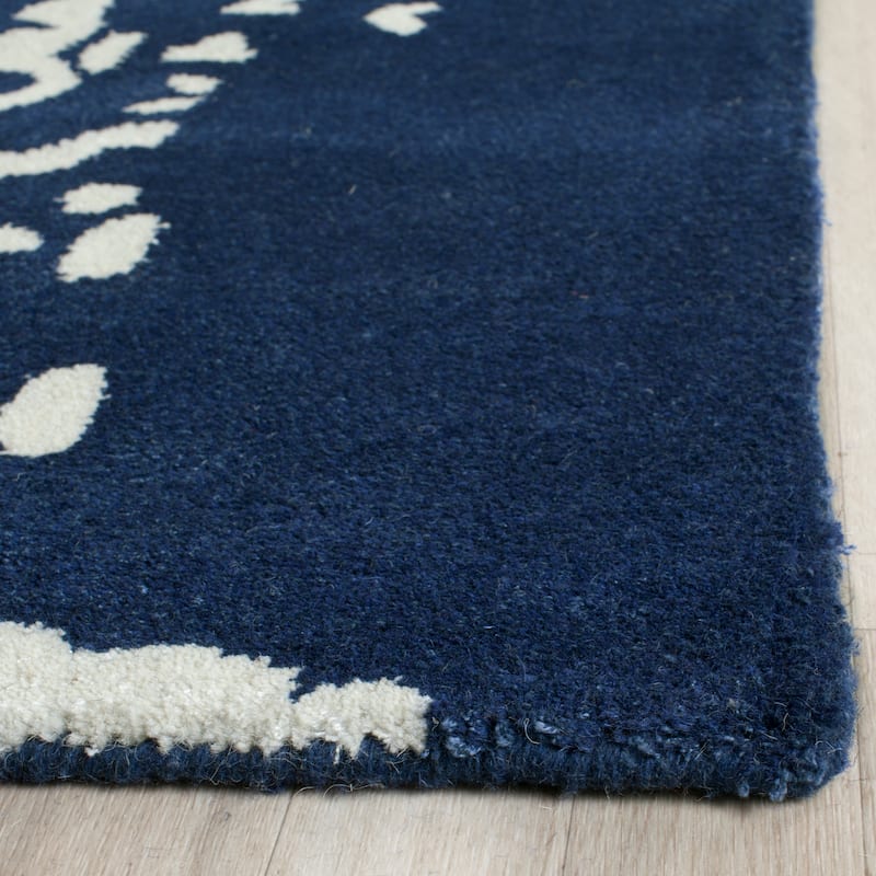 SAFAVIEH Handmade Bella Tineke Modern Floral Wool Rug