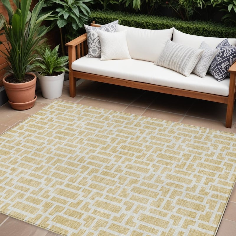 HomeRoots Geometric Transitional Rectangle Outdoor Rug - 8' X 10'