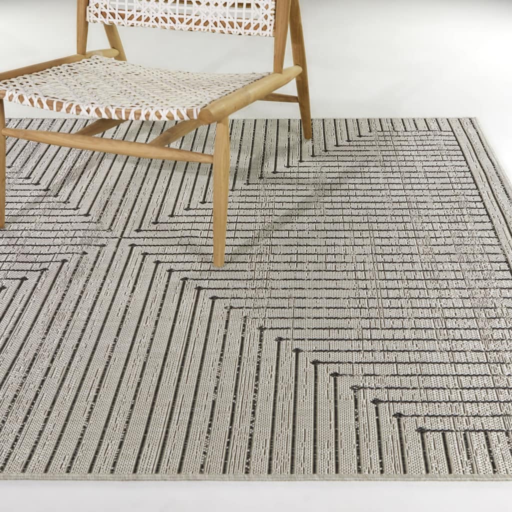 Dorianne Modern Recycled Indoor/Outdoor Area Rug