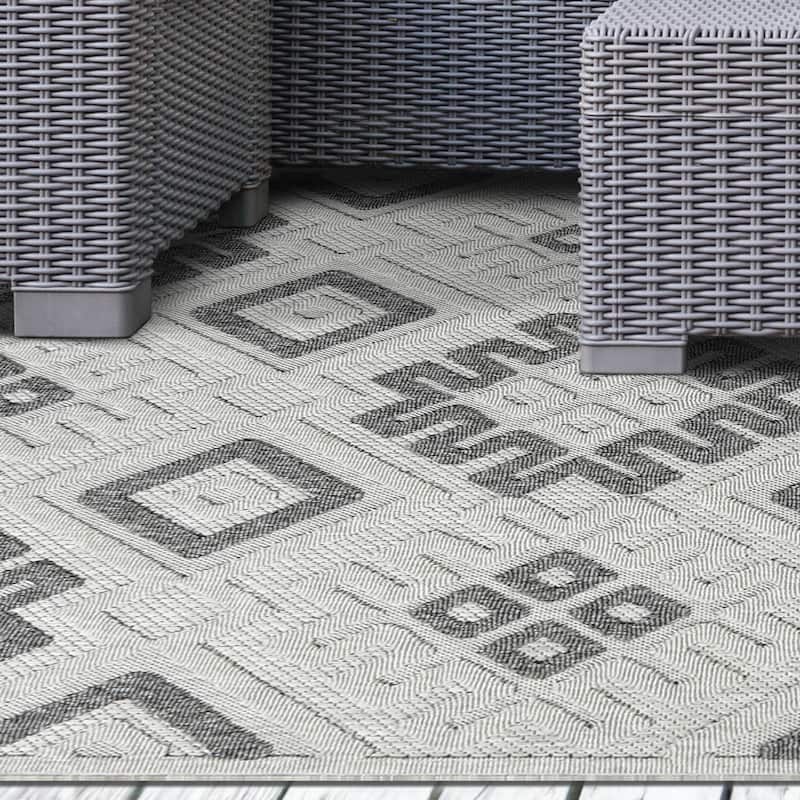 Superior Modern Geometric Diamonds Indoor Outdoor Area Rug