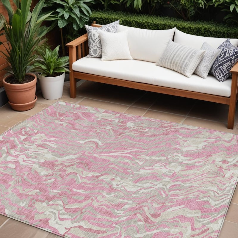 HomeRoots Abstract Transitional Rectangle Outdoor Rug - 10' X 14'