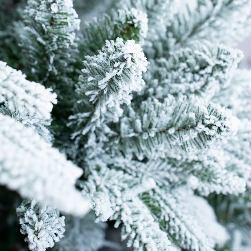 6/7FT Snow Flocked Artificial Christmas Tree for Home Decoration