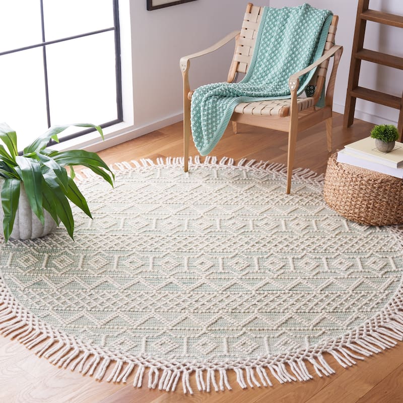 SAFAVIEH Handmade Natura Tobea Fringe Wool Rug - 6' Round - Ivory/Light Green