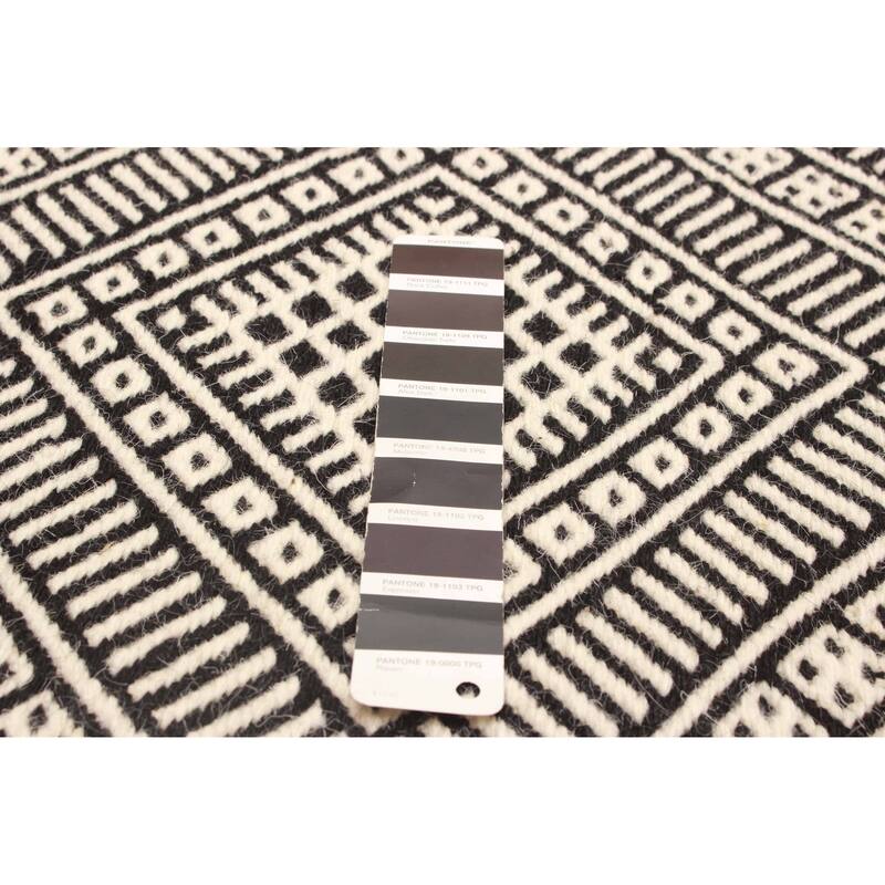 Sienna Black Rug 4'11" x 7'1" - 4'11 x 7'1
