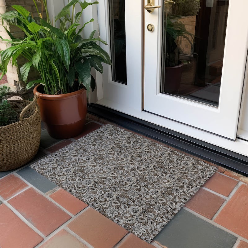 Machine Washable Indoor/ Outdoor Chantille Floral Farmhouse Rug - Chocolate - 1'8" x 2'6"