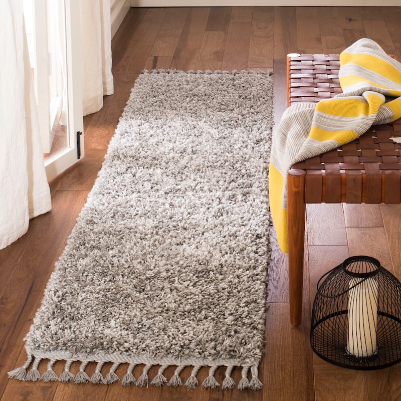 SAFAVIEH Pro Lux Shag Nazmije Moroccan Tassel 2.4-inch Thick - 2' 6" x 6' - Grey/Cream - Runner/Rectangle