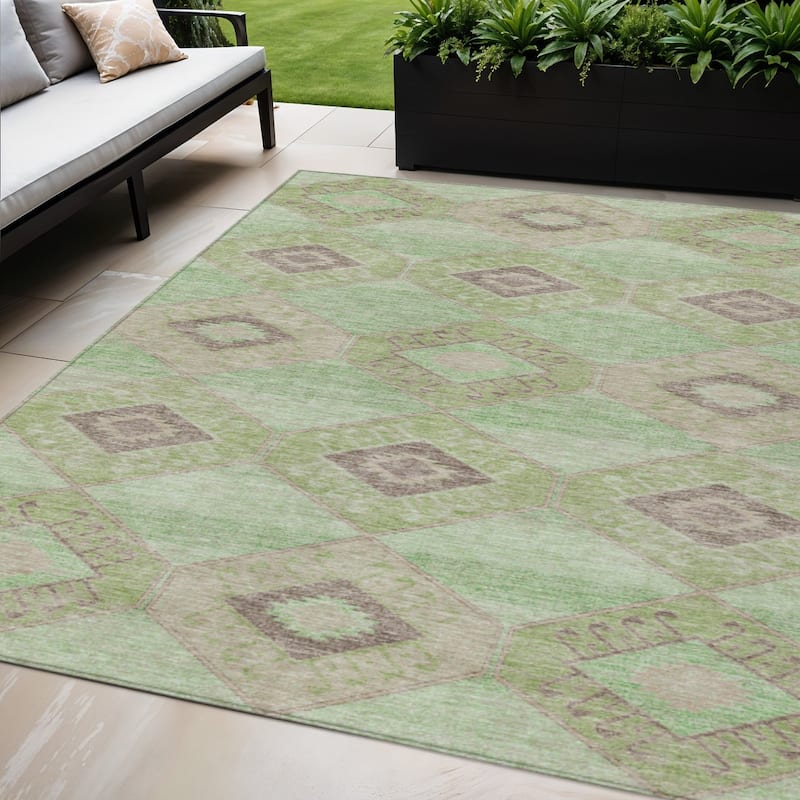 HomeRoots Aztec Transitional Rectangle Outdoor Rug - 5' X 8'