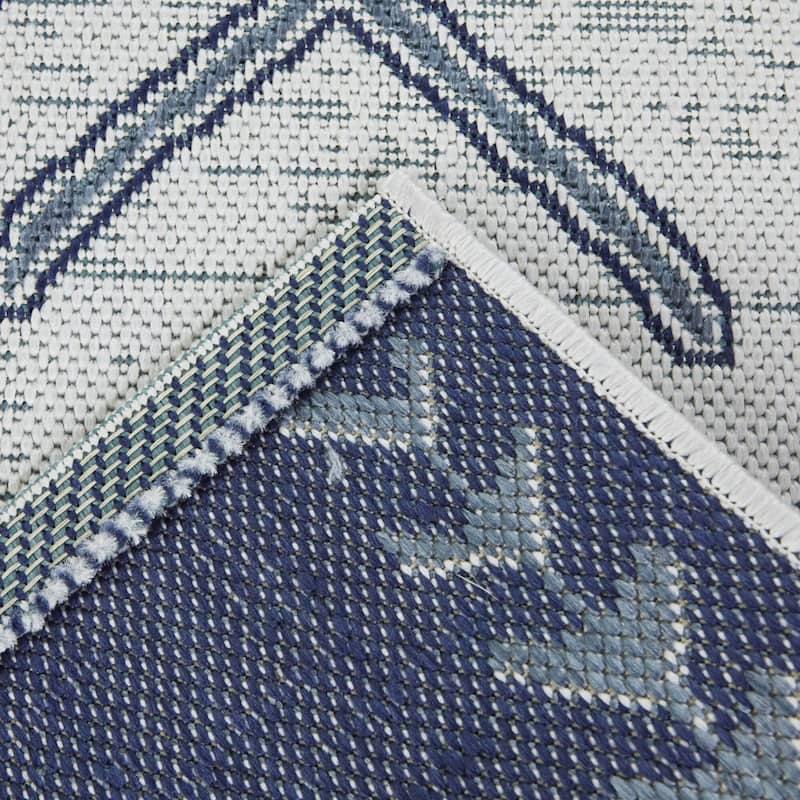 Dorantes Diamond Trellis Indoor/Outdoor Area Rug