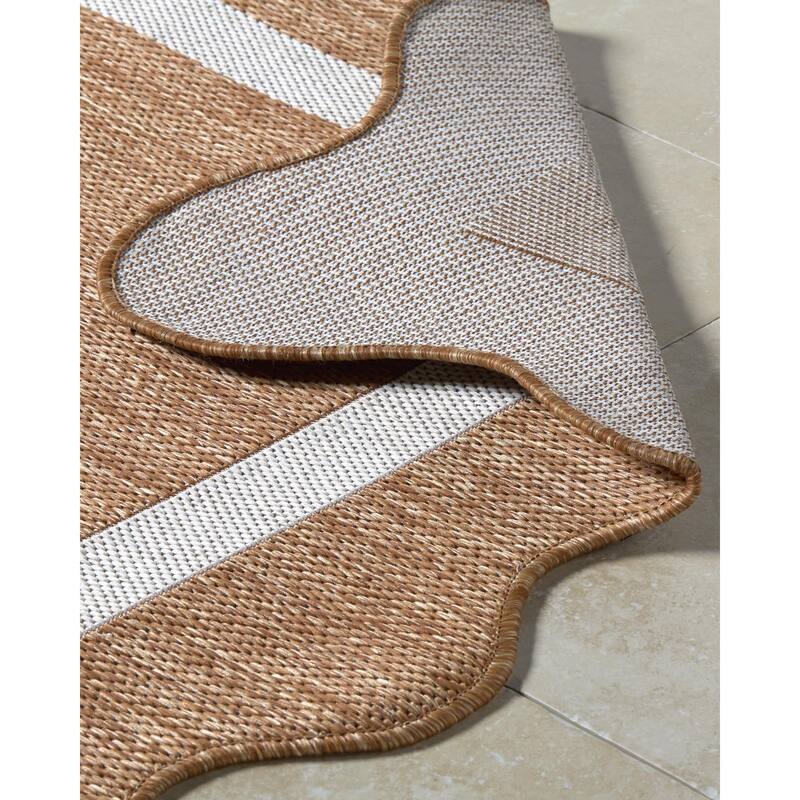 Livabliss Miami Beach Traditional Indoor / Outdoor Area Rug