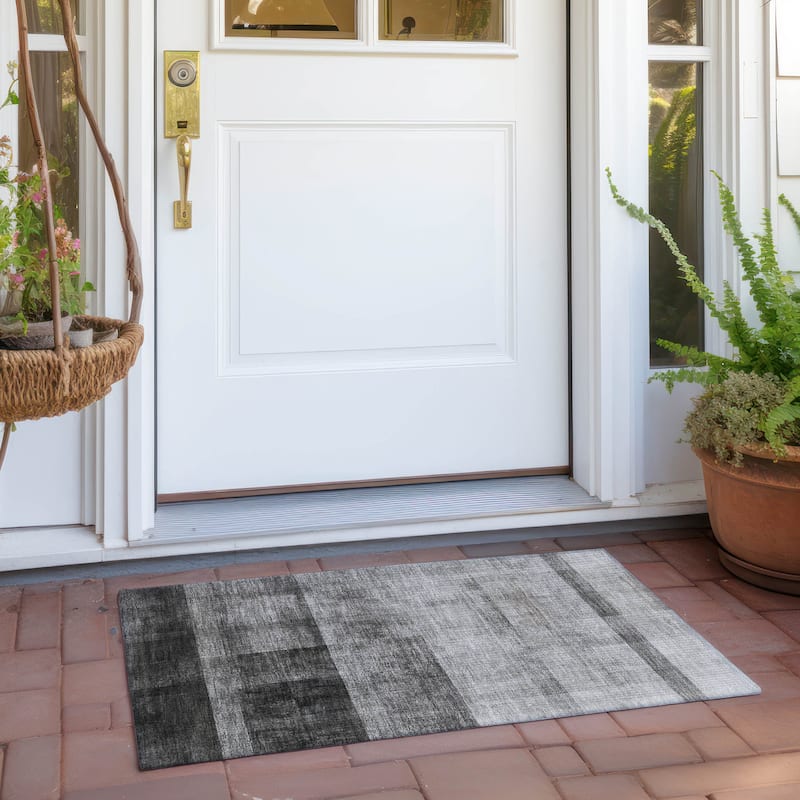 Machine Washable Indoor/ Outdoor Modern Abstract Chantille Rug - Gray - 1'8" x 2'6"