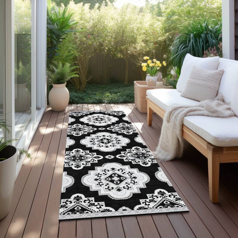 Machine Washable Indoor/ Outdoor Chantille Moroccan Boho Rug - Black - 2'3" x 7'6"