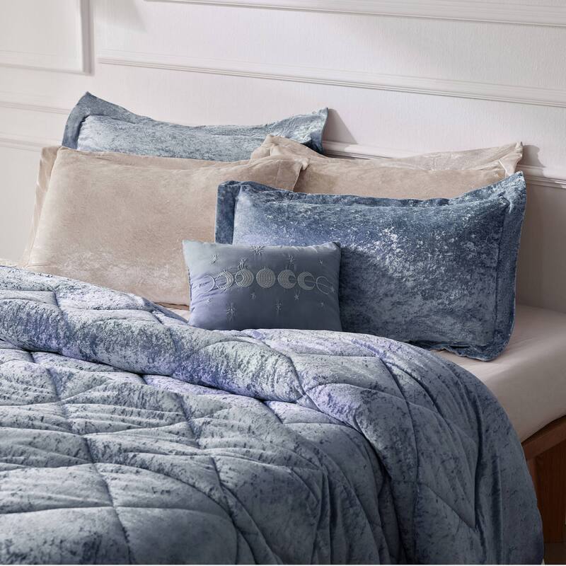 Intelligent Design Isabel Velvet Comforter Set