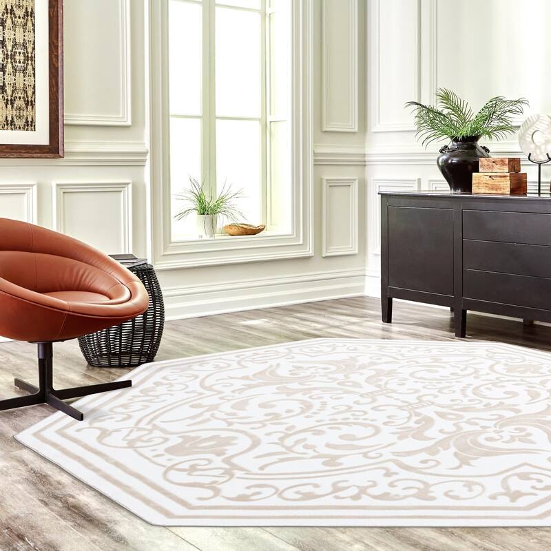 Traditional Wralvale Collection Area Rug