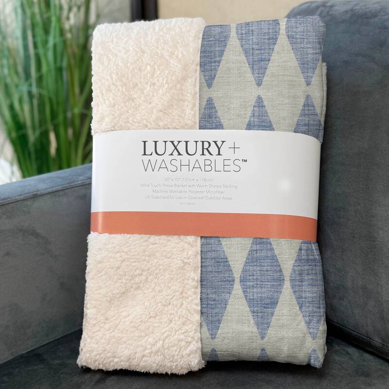 Premium Machine Washable Modern Argyle Sherpa Throw Blanket