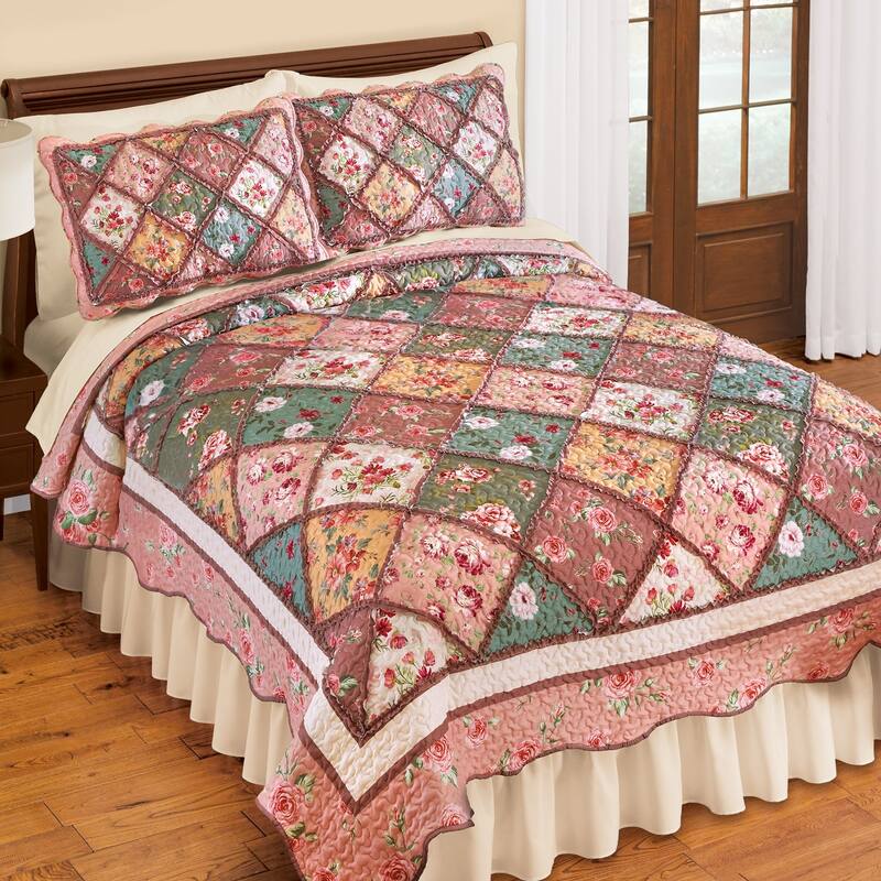 Kamila Floral Patchwork Trellis Design Scalloped Edge Quilt - King