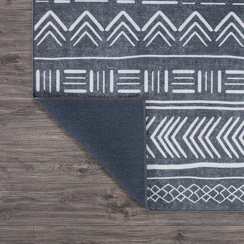 Contemporary Geometric Bohemian Machine Washable Area Rug