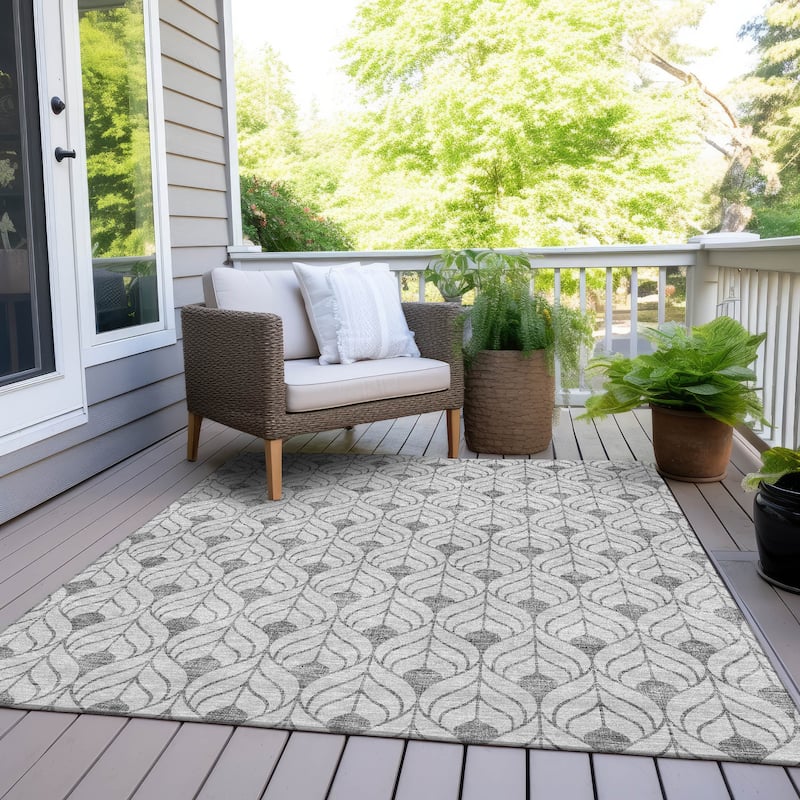 Machine Washable Indoor/ Outdoor Chantille Contempoary Geo Rug - Silver - 2'6" x 3'10"