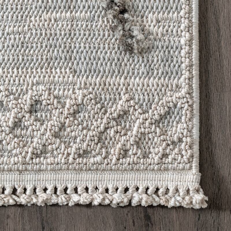 Nuloom Eilene Geometric Diamond Tasseled Area Rug