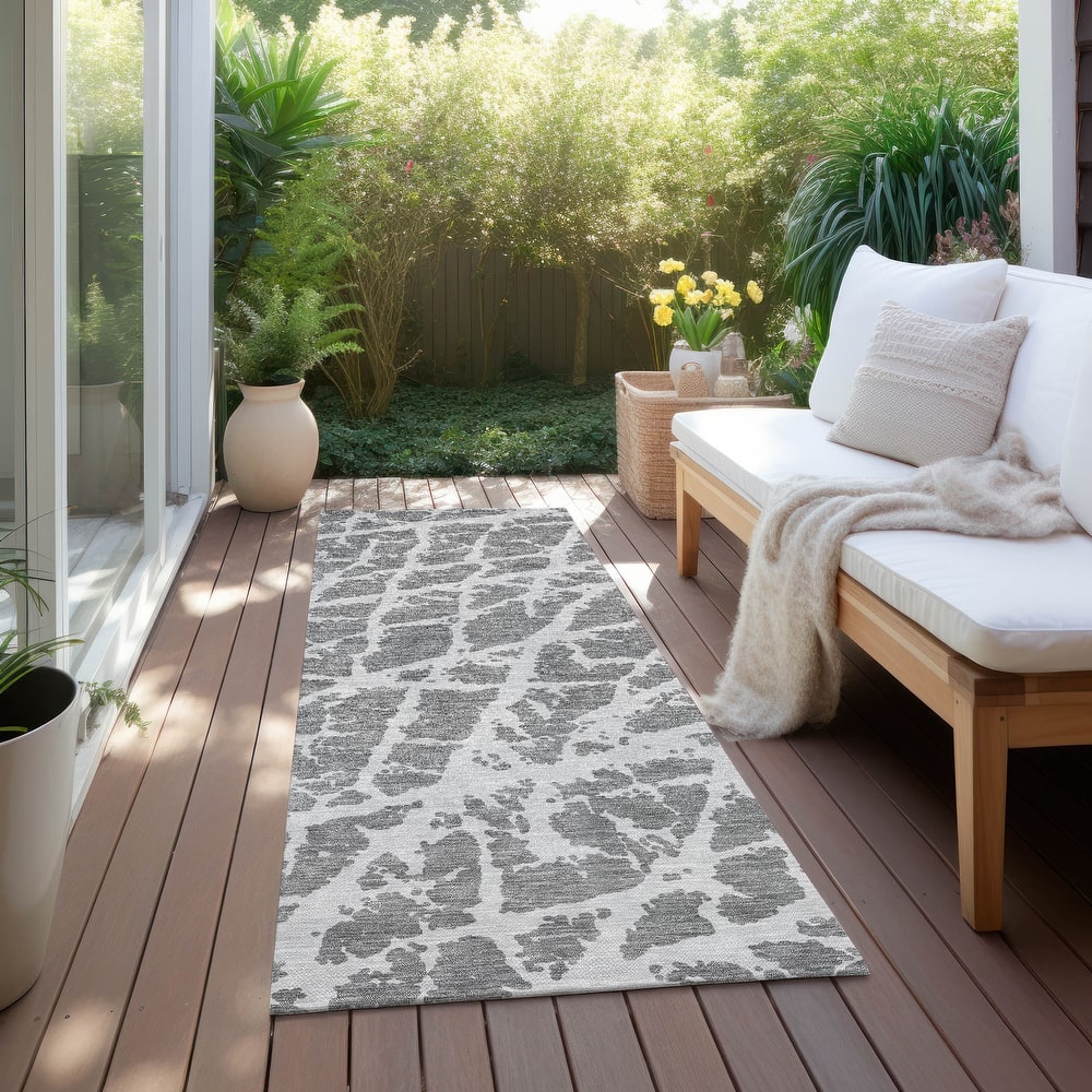Machine Washable Indoor/ Outdoor Transitional Charcoal Crackle Chantille Rug