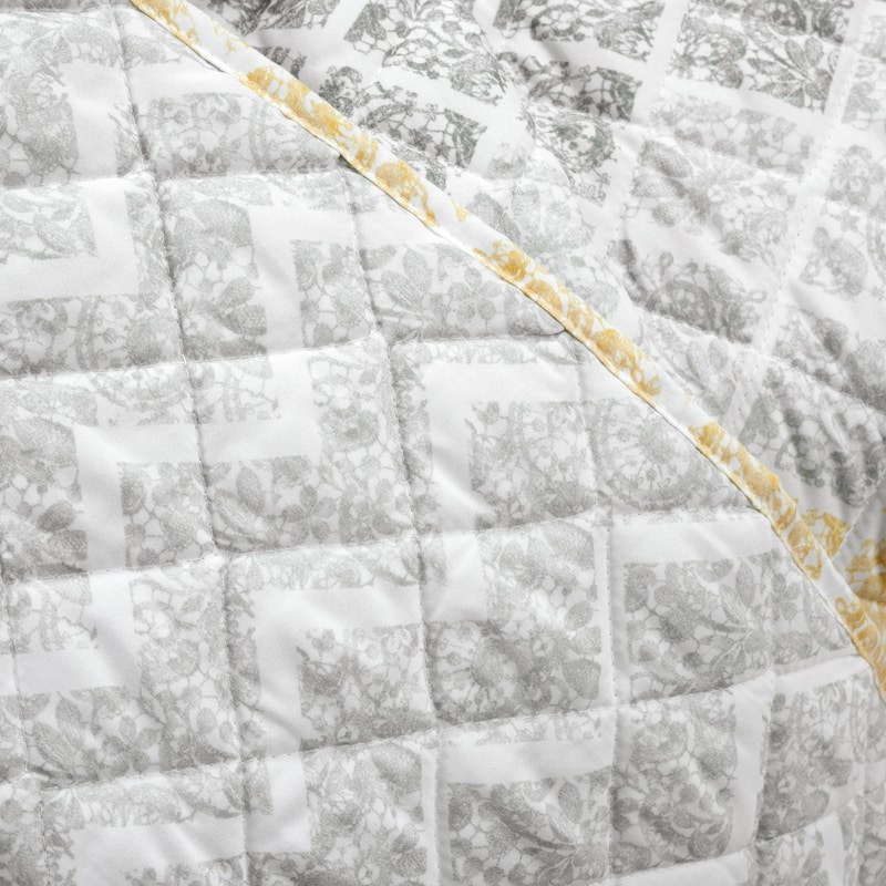 Lush Decor Medallion Ombre Throw Blanket