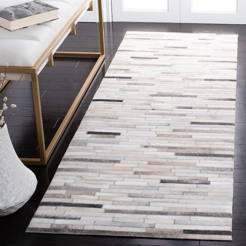 SAFAVIEH Handmade Studio Leather Carisa Natural Hide Leather Rug - 2'3" x 7' Runner - Ivory/Grey