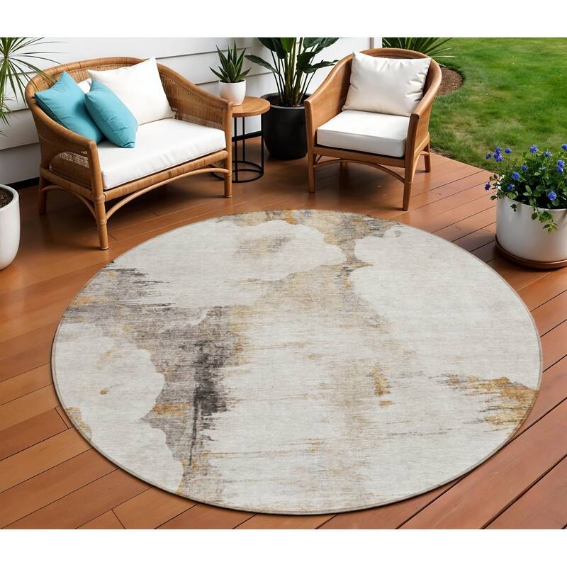 HomeRoots Abstract Transitional Rectangle Outdoor Rug - 8' Round
