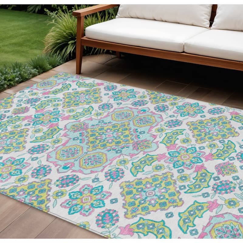 HomeRoots Medallion Traditional Rectangle Outdoor Rug - 10' X 14'