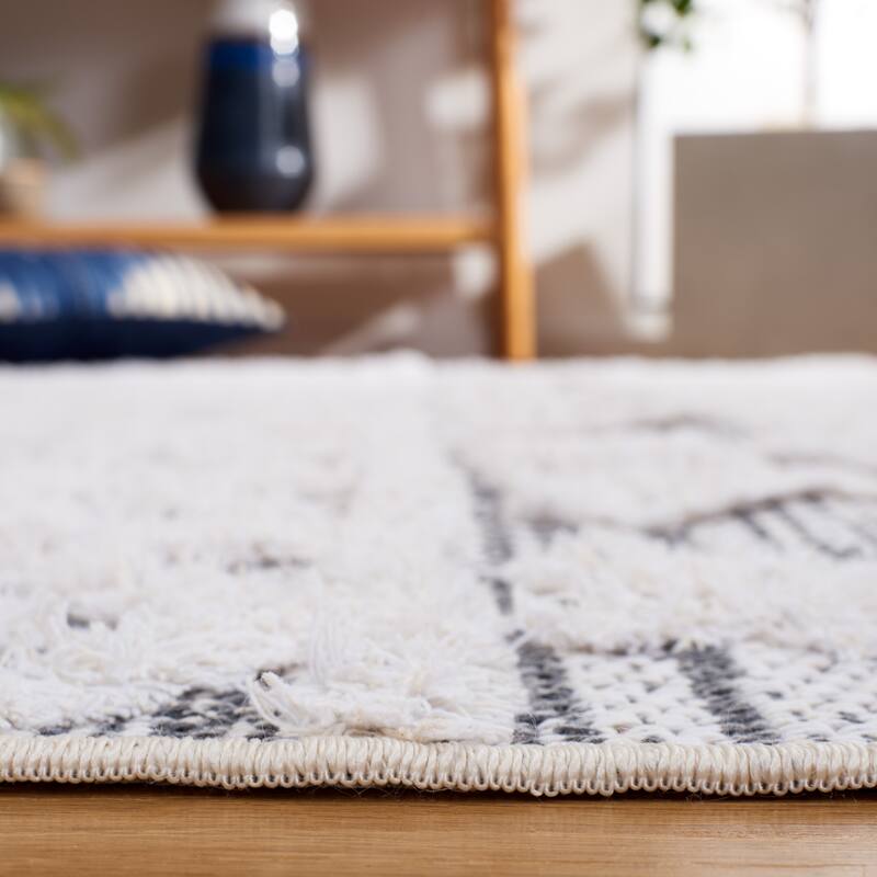 SAFAVIEH Augustine Tahmina Moroccan Boho Fringe Rug