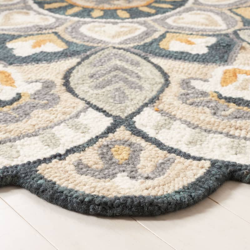 SAFAVIEH Handmade Novelty Urtza Ornate Flower Wool Rug - 5' Round - Beige/Navy - Round