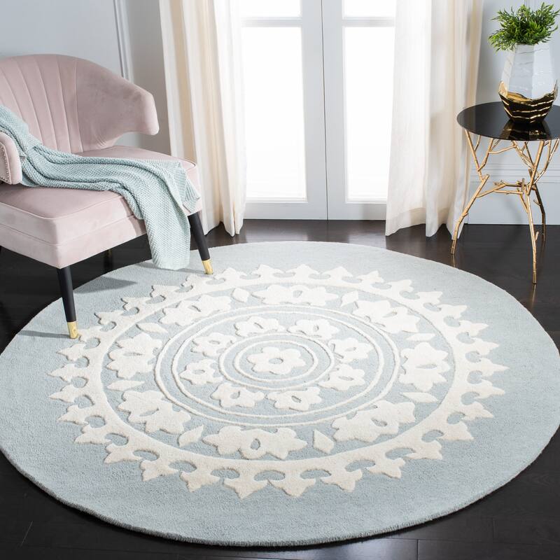 SAFAVIEH Handmade Soho Paola Medallion N.Z. Wool Rug - 6' Round - Light Grey/Ivory