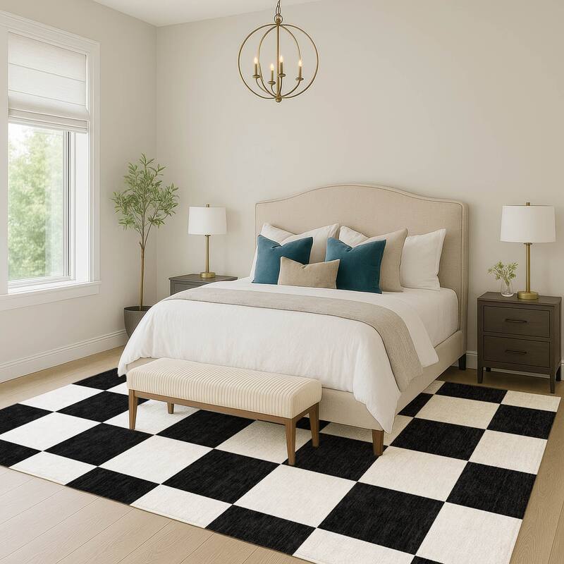 Machine Washable Indoor/ Outdoor Modern Checker Chantille Rug