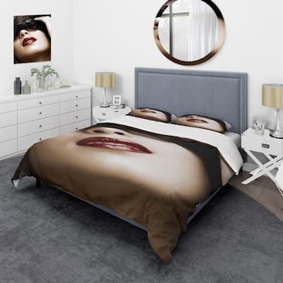 Designart 'Portrait Of Modern Woman With Mask' Modern Duvet Cover Set