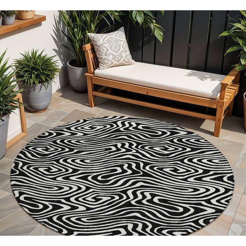 HomeRoots Abstract Transitional Rectangle Outdoor Rug - 8' Round