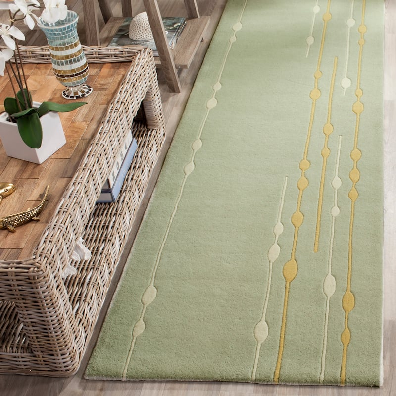 SAFAVIEH Handmade Soho Karli Vines N.Z. Wool Rug - 2'6" x 10' Runner - Light Green