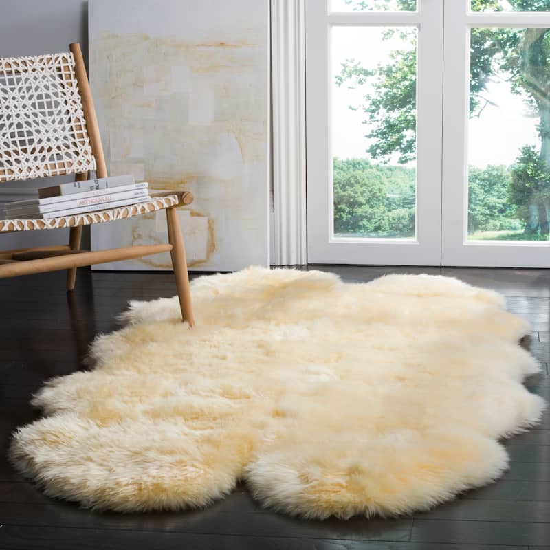 SAFAVIEH Handmade Natural Sheepskin Leanca 3.4-inch Thick Rug - 3'7" x 6' - Champagne - Rectangle