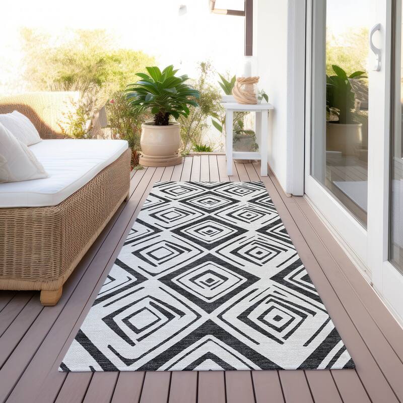 Machine Washable Indoor/ Outdoor Chantille Ombre Diamonds Rug - Ivory - 2'3" x 7'6"